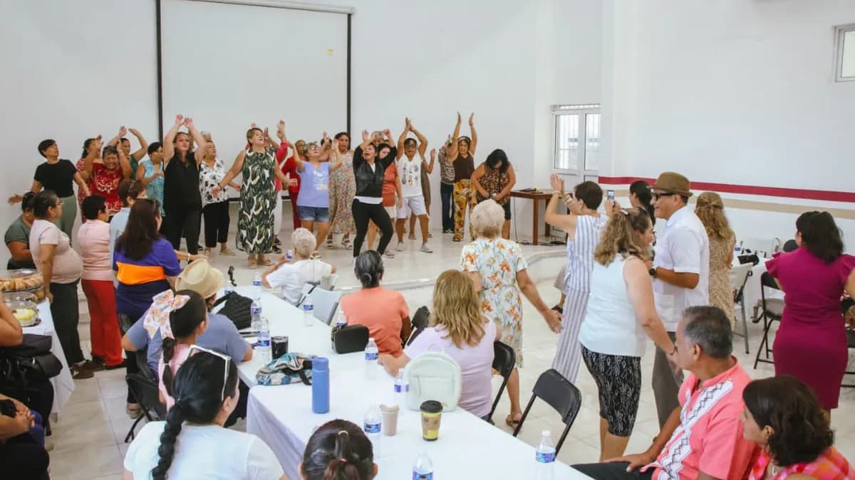Adultos mayores celebran el Día de los Abuelos en Playa del Carmen