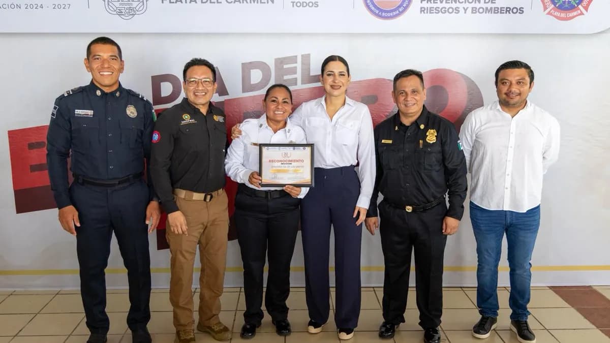 Estefanía Mercado reconoce a Bomberos de Playa del Carmen